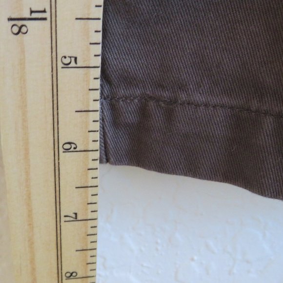 Izod* Men's 1.5" Belt Loop Front Pleat Multipocketed Chino Shorts~ Size 40 Waist - Picture 5 of 7